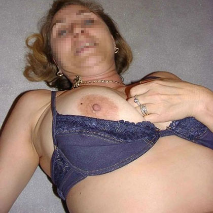 Elisa en mogen milf med vackra br�st